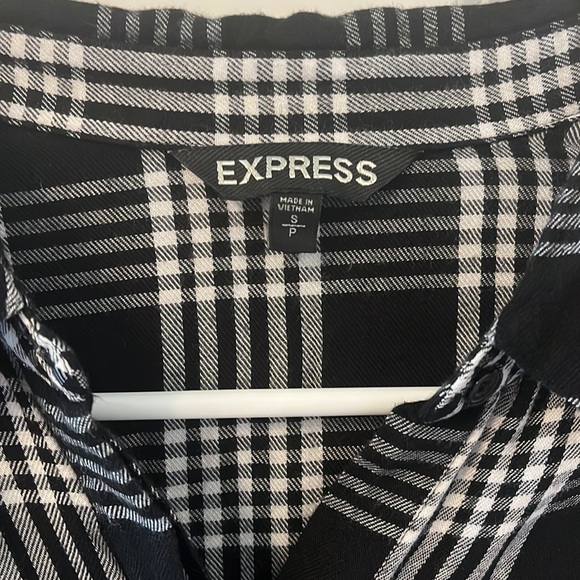 Button down - Picture 2 of 4